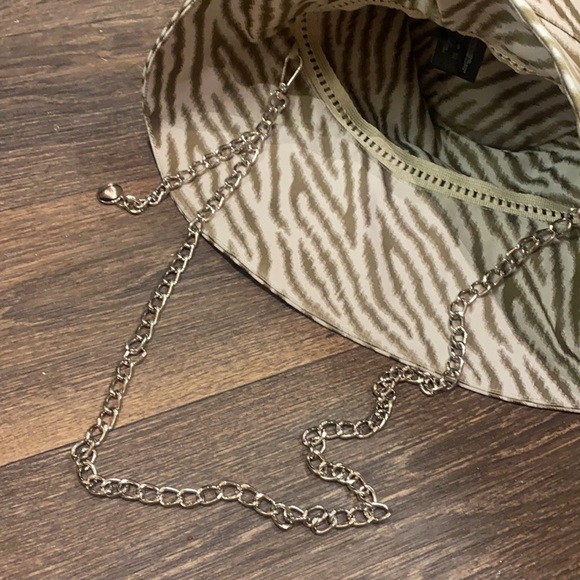 SOLEIL BUCKET ZEBRA HAT - Picture 3 of 5